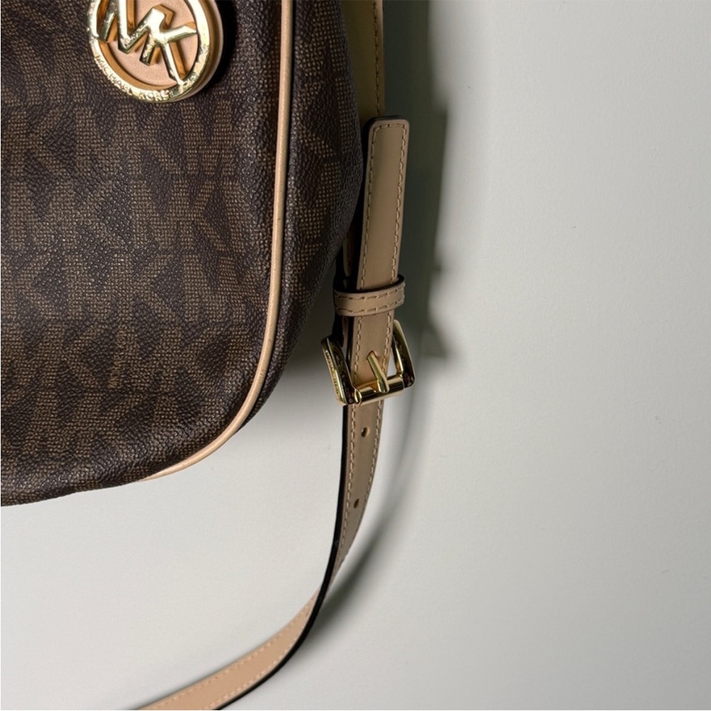 Michael Kors Signature Brown and Cream Shoulder Bag - Picture 3 of 6